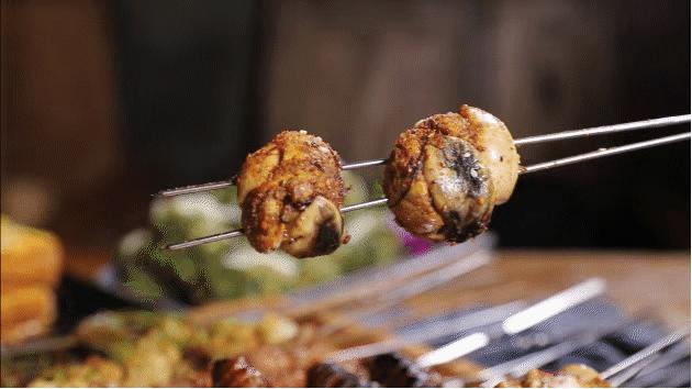 吃烧烤人生百味自己体会,烧烤带来的人间烟火气