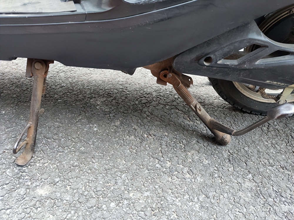 电瓶车支撑架坏了怎么办,修电动车支撑架视频