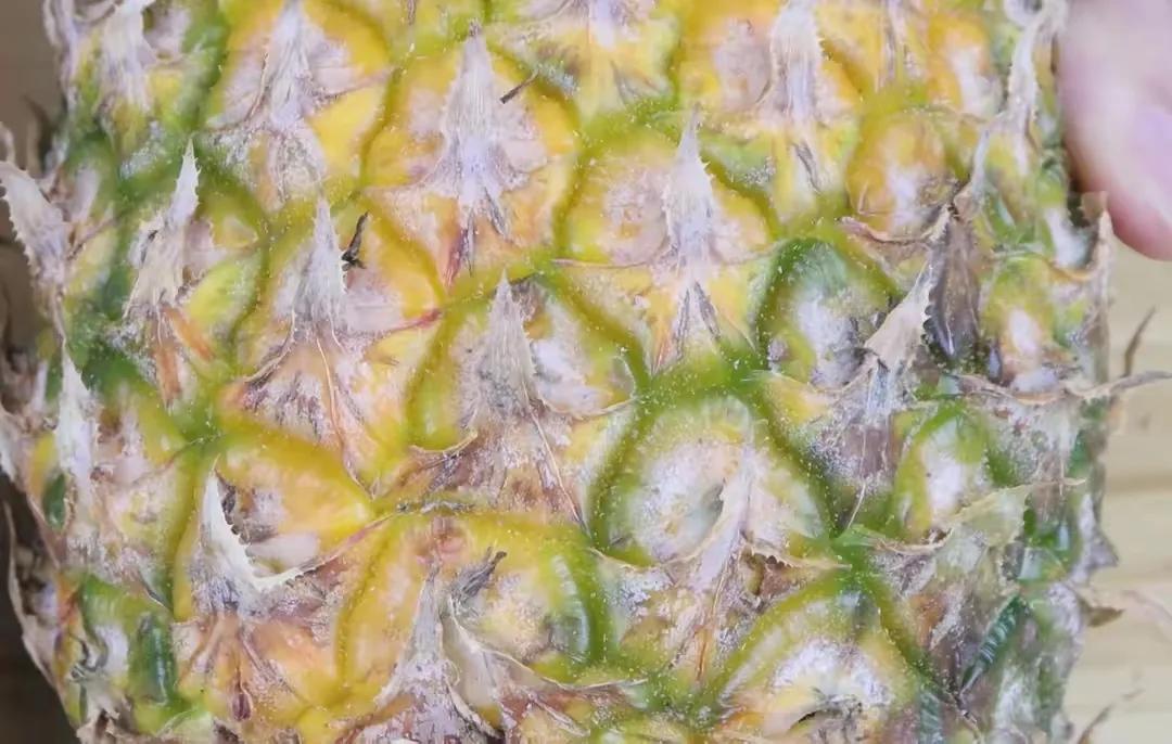菠萝好吃的挑选方法,菠萝怎么挑选又香又好吃