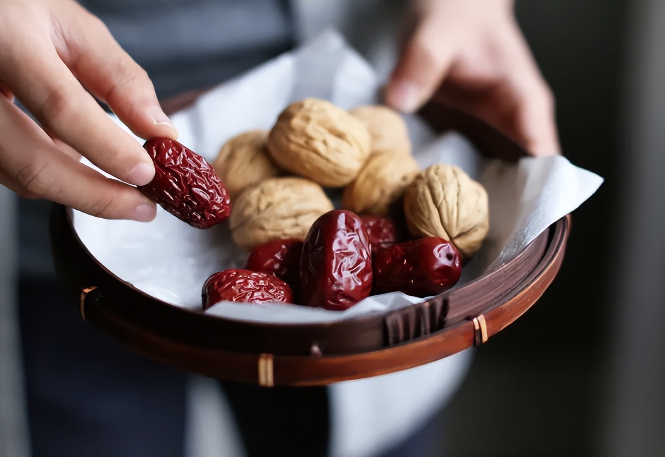 建议女人生活别太节俭,女人生活中少吃这些食物