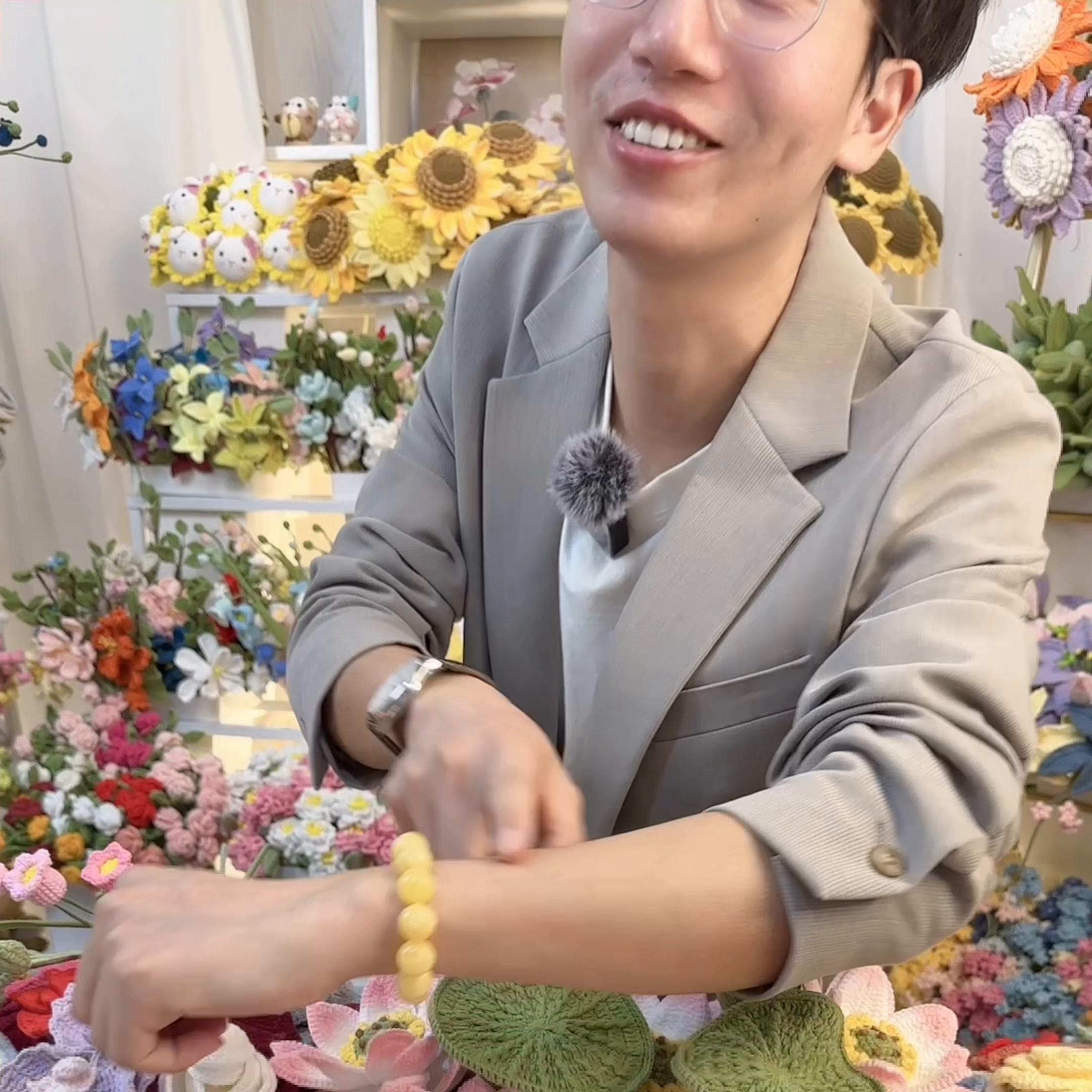 姐妹们看到这段的已经忍不住掉眼泪，这刻的幸福我都藏不住...