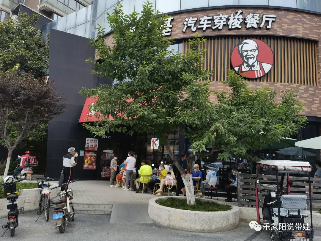 偶遇网红热闹现场,偶遇网红赶大集