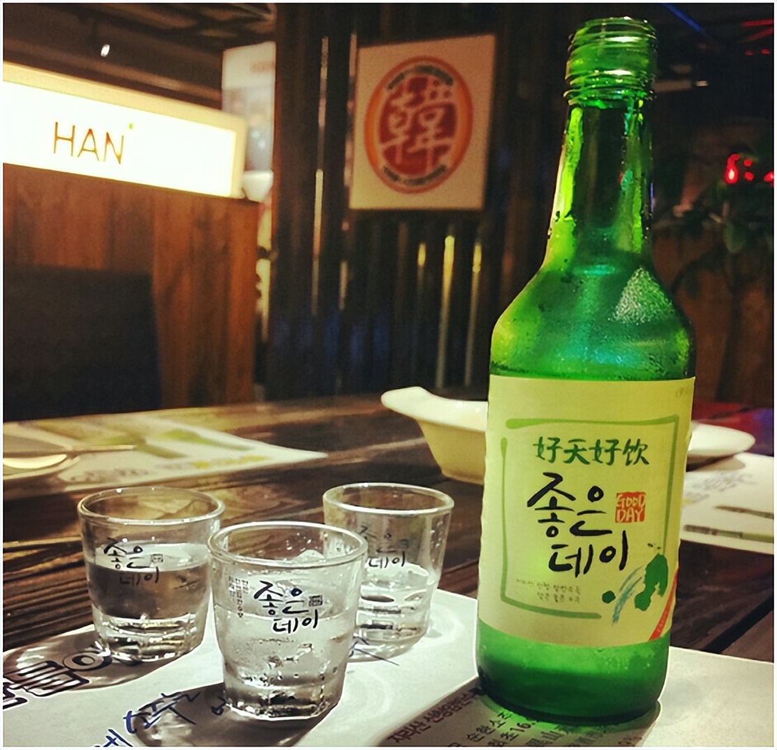 中国烧酒和韩国烧酒什么区别,蒸馏酒和酿造酒哪个好喝