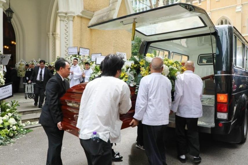 殡仪馆收尸工,殡仪馆扛尸员月薪4万8