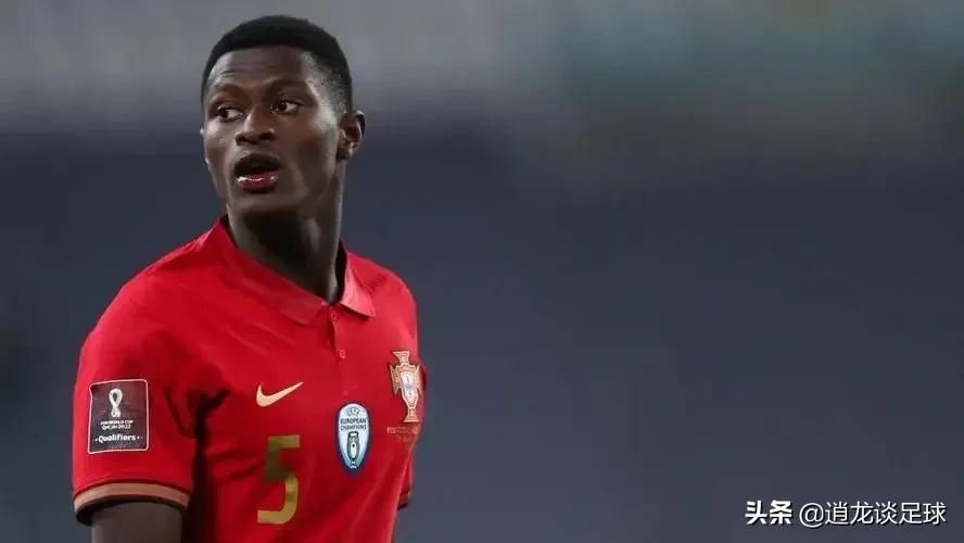 比梅西c罗还厉害的球员,仅次于梅西和c罗的球员