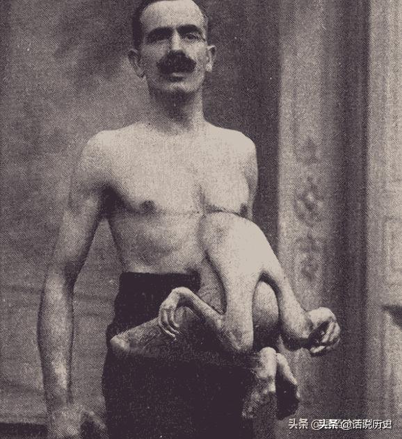 21张真实又罕见的老照片，阴毛假发工作者，我怀疑他用错地方了2