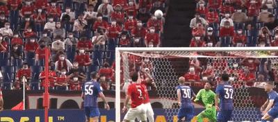 争议球判罚球权归谁,争议判罚足球裁判