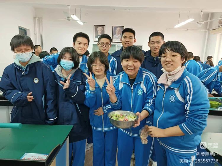 英语制作蔬菜沙拉过程,制作水果沙拉英语公开课