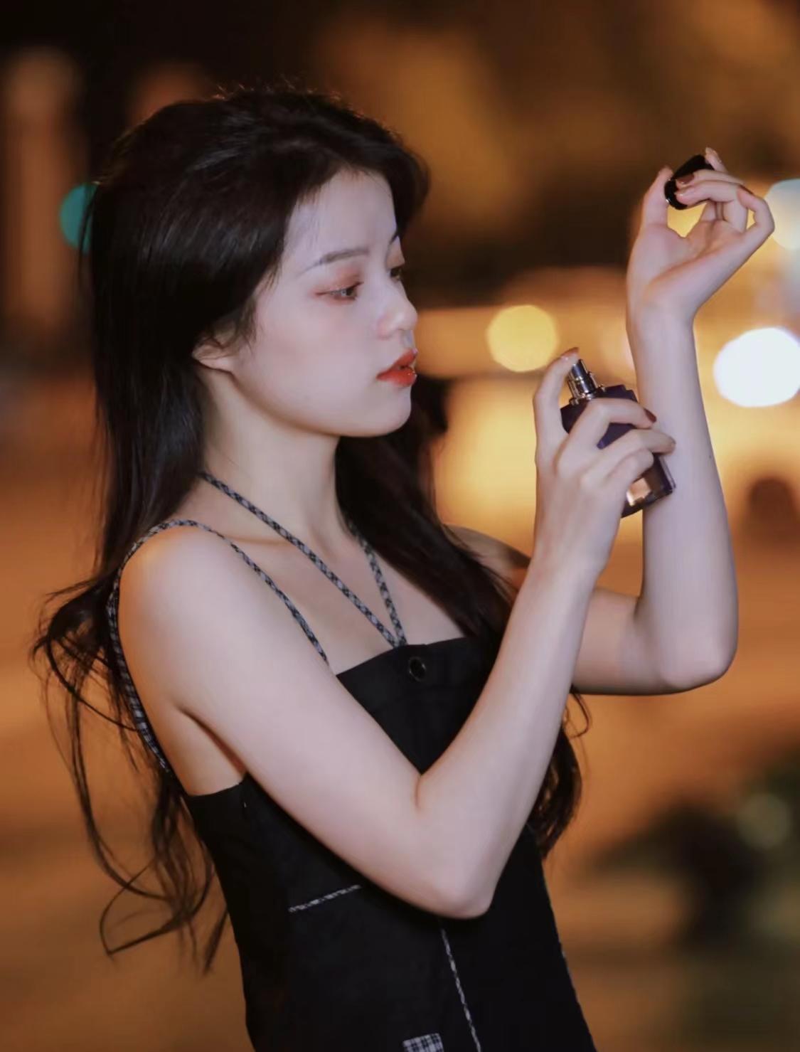 真正精致的女人，开春一定要有一瓶“钓系香”，散发浓浓女神气质