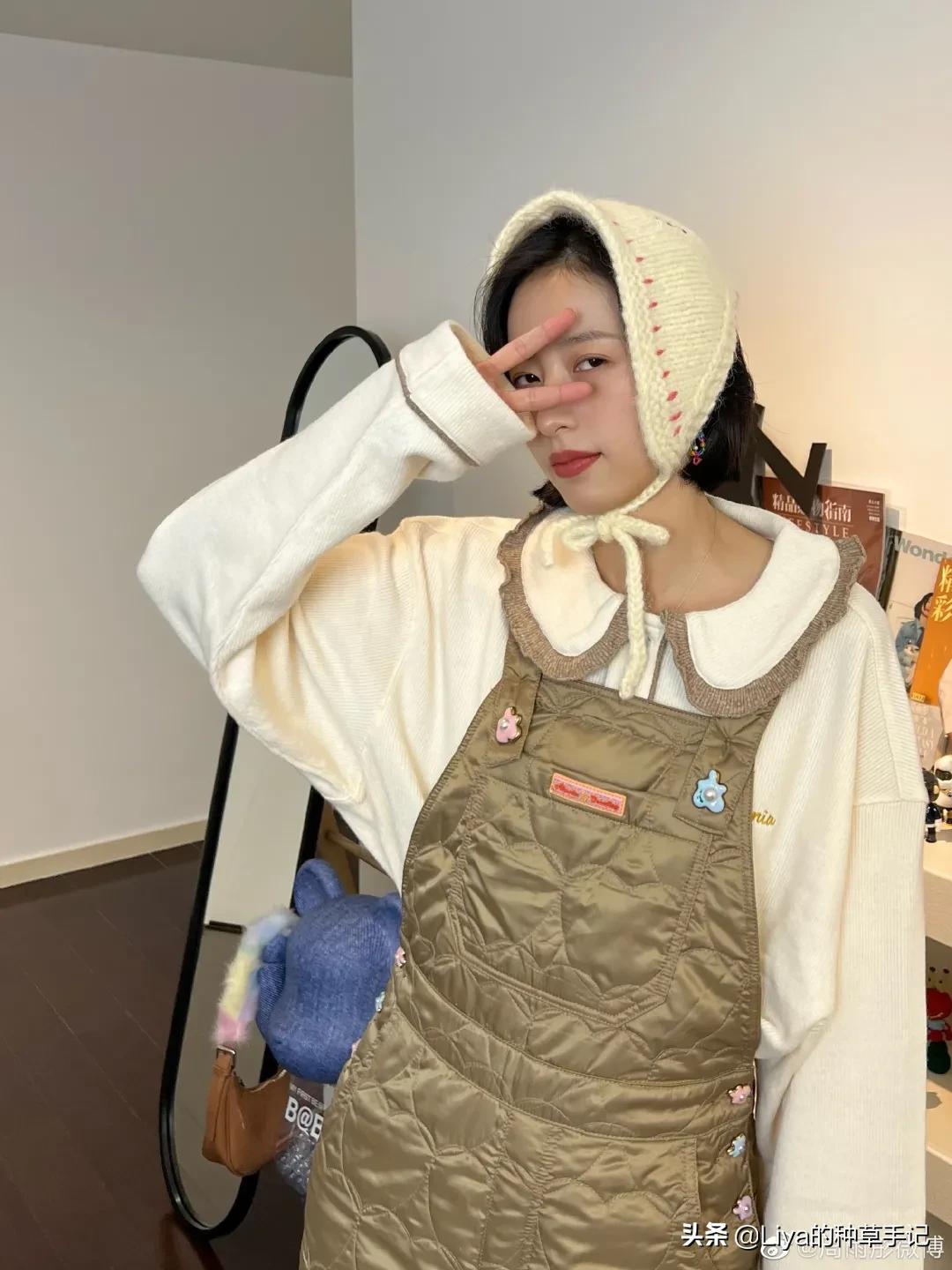 克莱因蓝和什么色搭配高级,35岁穿克莱因蓝好看吗