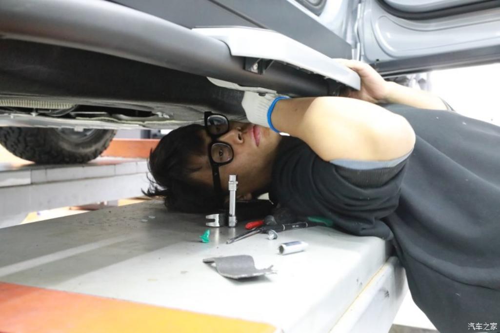 路虎卫士改装17寸轮毂,路虎卫士22寸黑色轮毂固定踏板