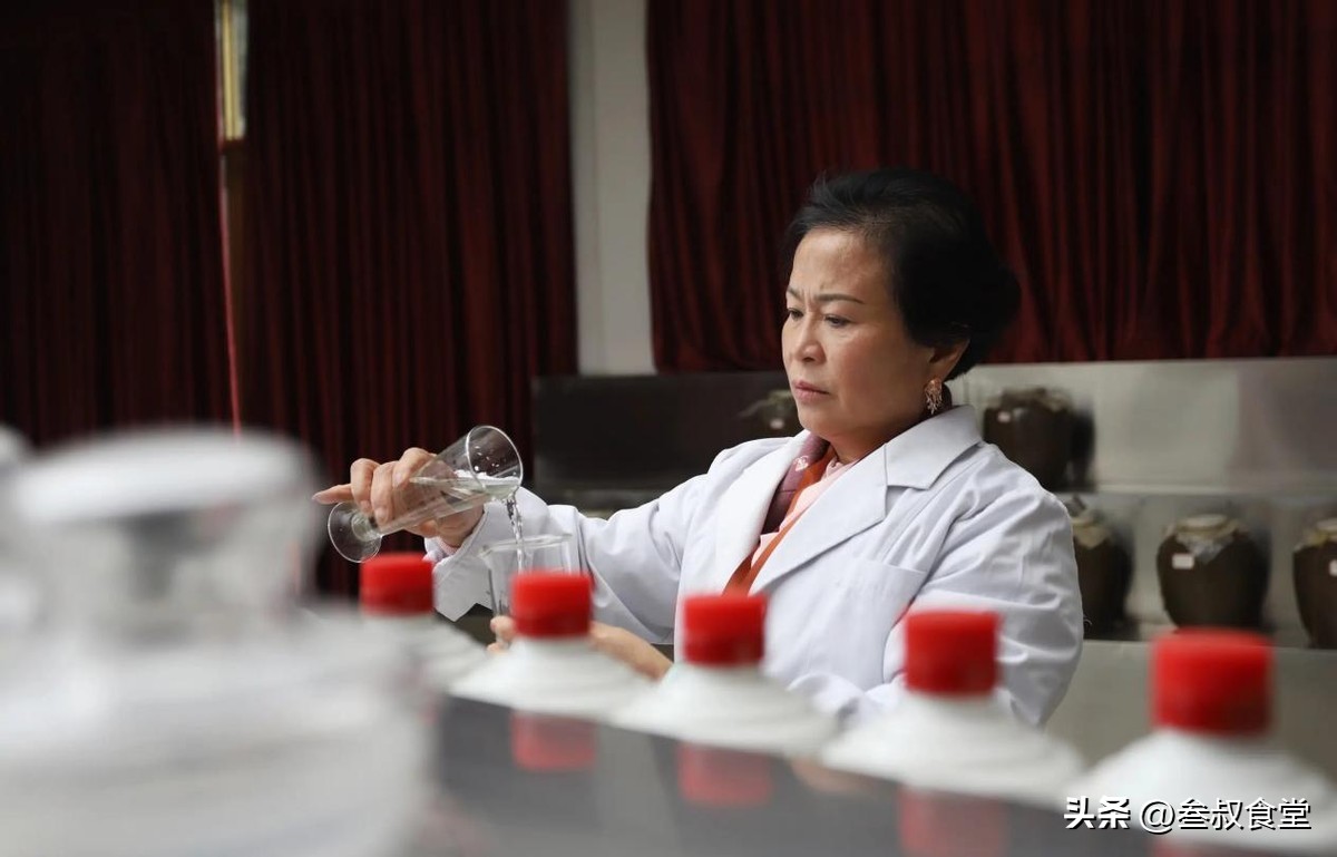 普通玻璃珠值两毛，茅台瓶口玻璃珠要两百，原来它还有这3大用处