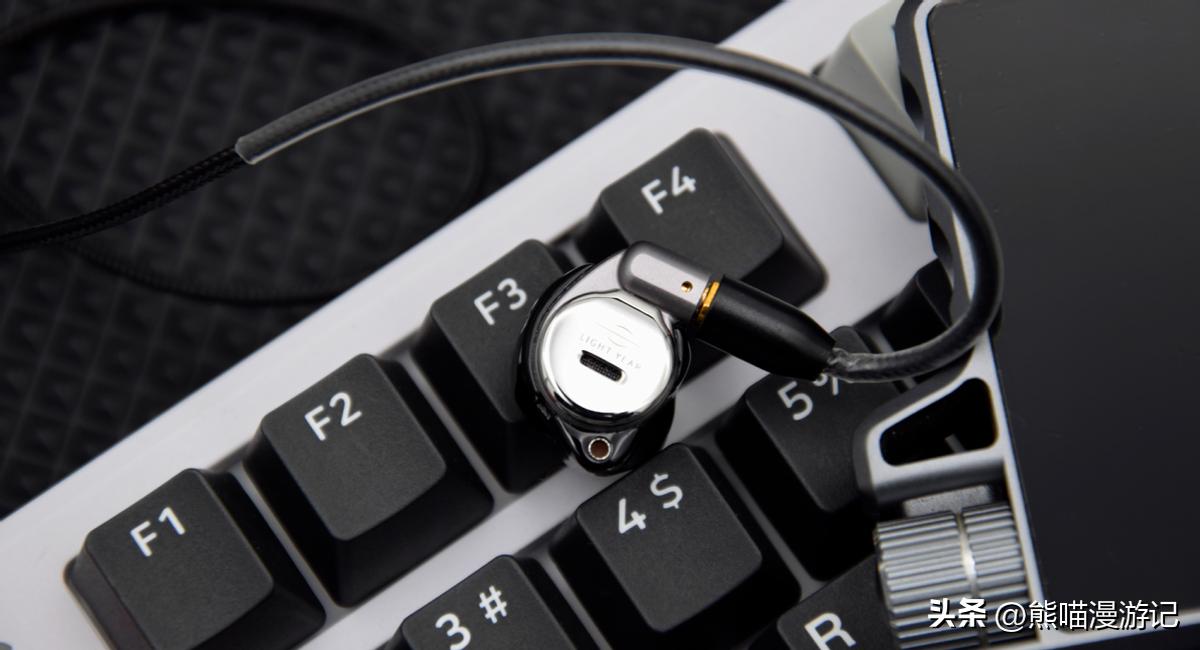 登场就是流行人声声价比王炸牌？光年星城5一圈两铁HiFi耳机评测