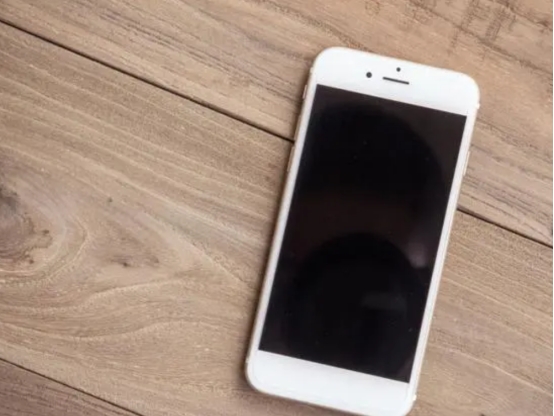 手机放桌上应该正放还是反放,为什么手机放桌上屏幕一定要朝下