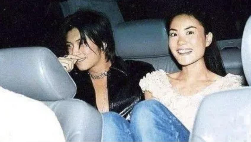 谢霆锋王菲复合后牵手视频,王菲和谢霆锋复合是哪一年