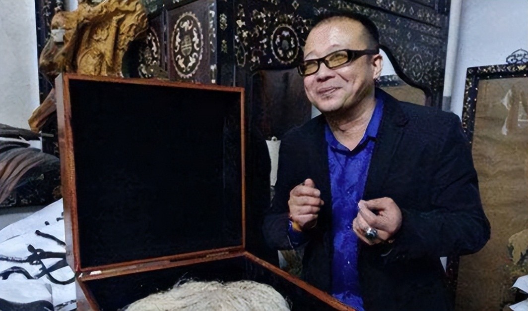 辽宁男人用18万买下了奇石,长满白发的石头