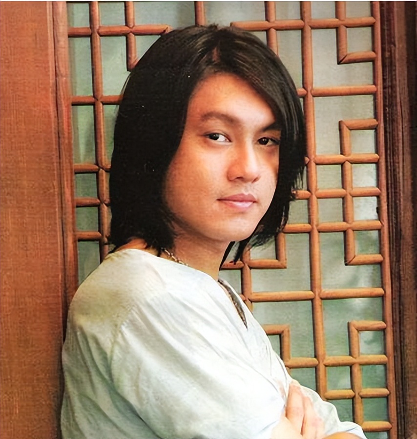 他长相一般，活得美艳，3个月就换一个女友，网友：比我换衣服快