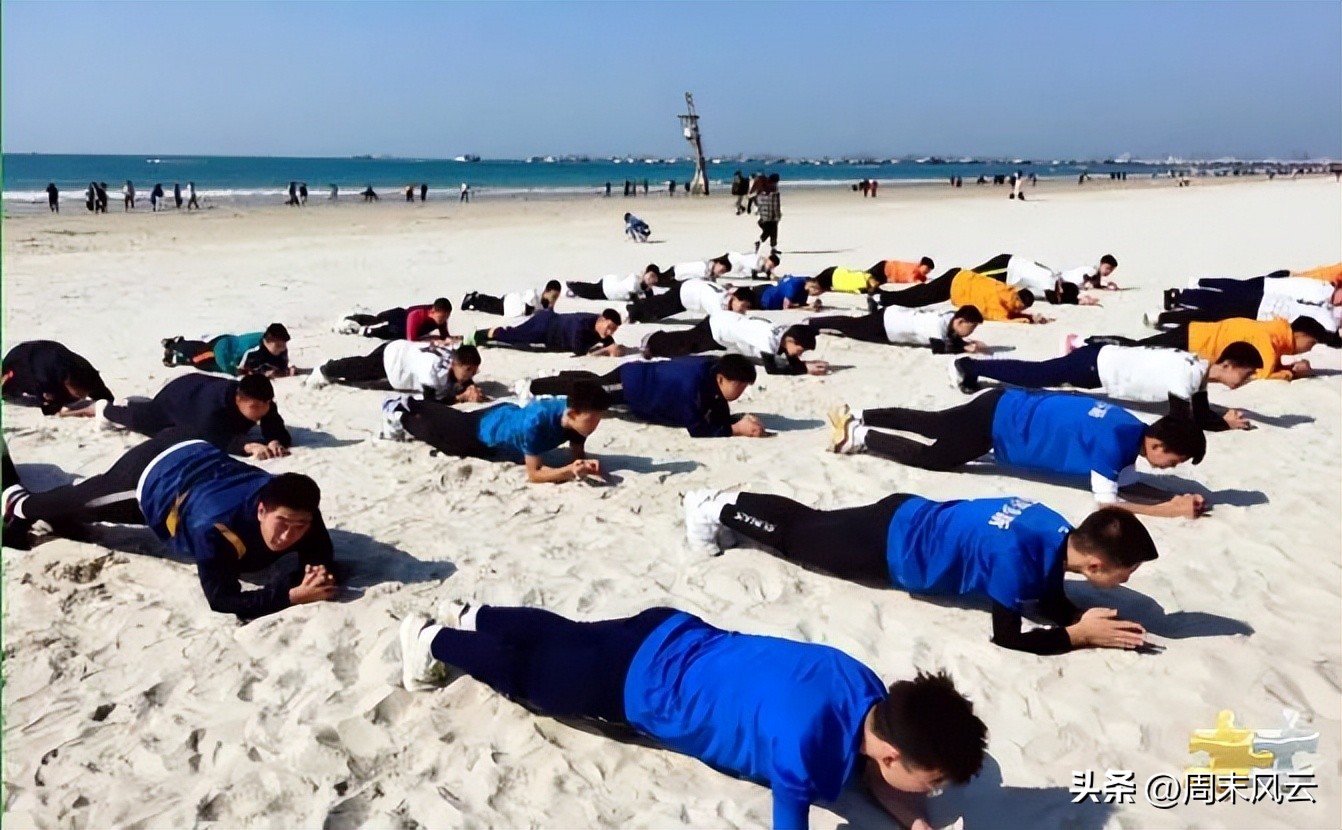合理安排足球训练的时间与强度保证学生文化课学习足球训练两不误