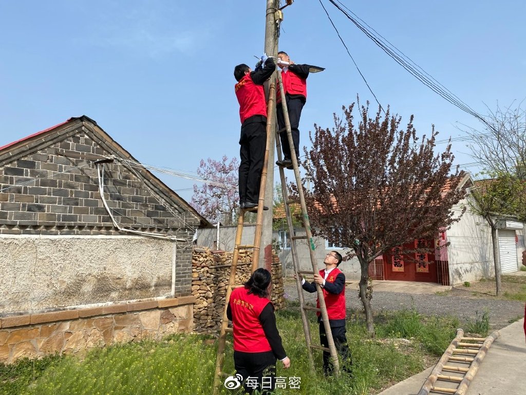 高密市井沟镇：太阳能路灯点亮村民“幸福路”