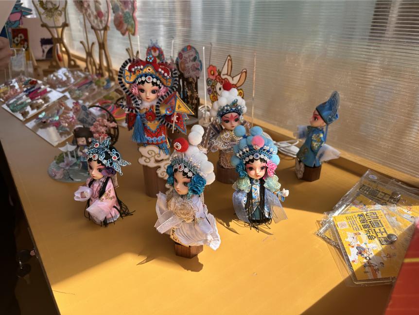 逛吃逛吃！“特种兵式旅游”打卡龙华庙会中的非遗元素