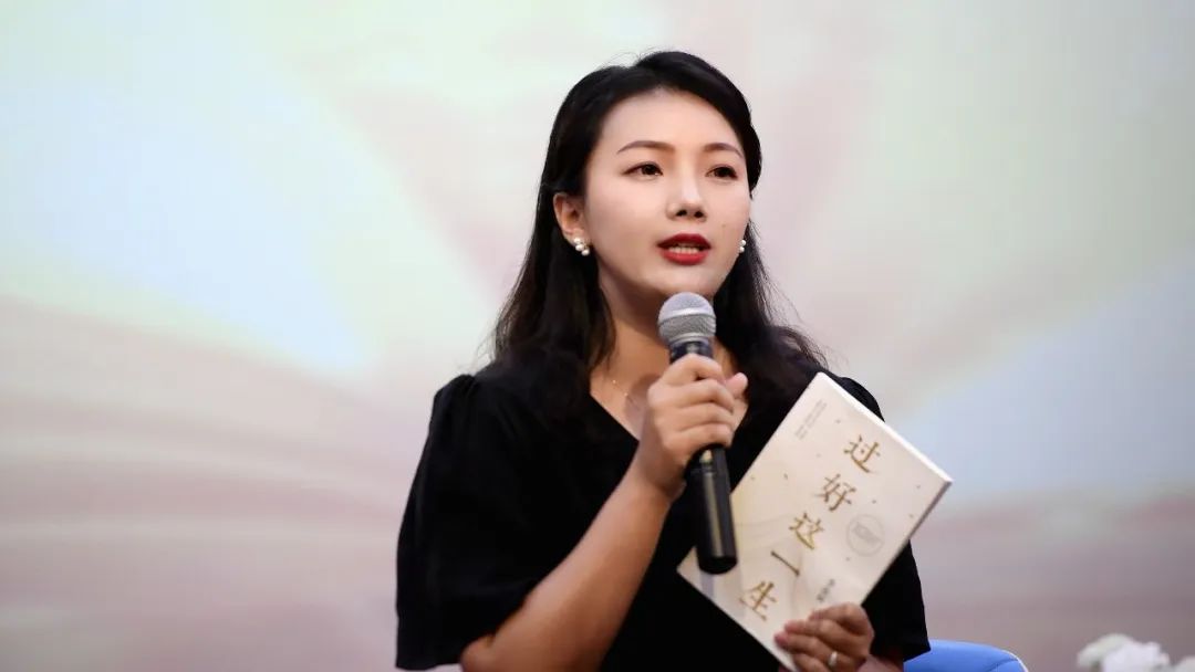 一路书香一生阳光朗诵节目串词,每周一次的读书分享会