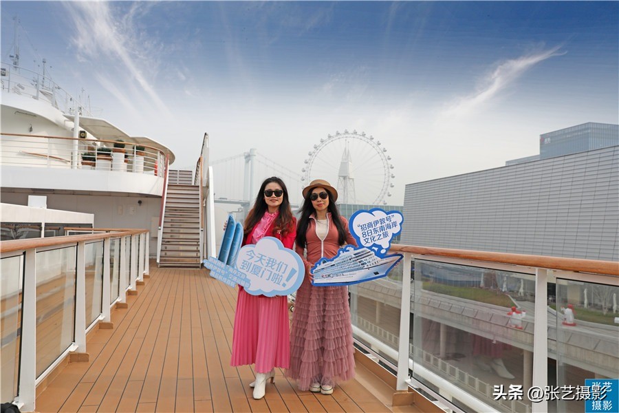 悬挂五星红旗豪华邮轮招商伊敦号，穿过百年历史尘烟再次启航