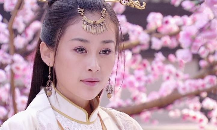 整容整毁的女明星对比照,整容失败女明星今昔对比