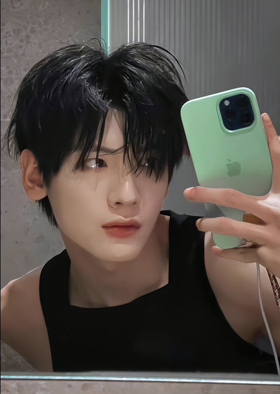 2天10个瓜，离婚、名导移民、恋情曝光、双双出轨…个个都是大瓜