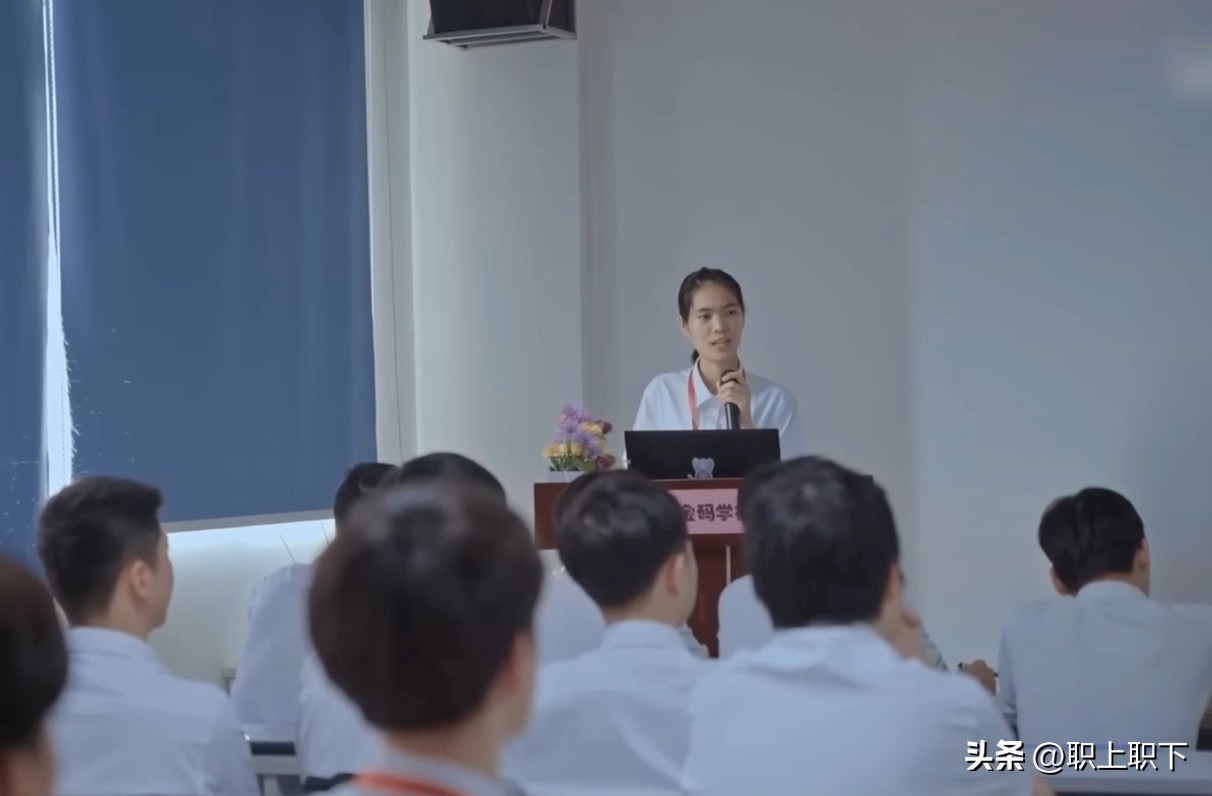 深圳22岁打工妹辞职考程序员后薪水比工厂还低，揭秘五种职业内幕