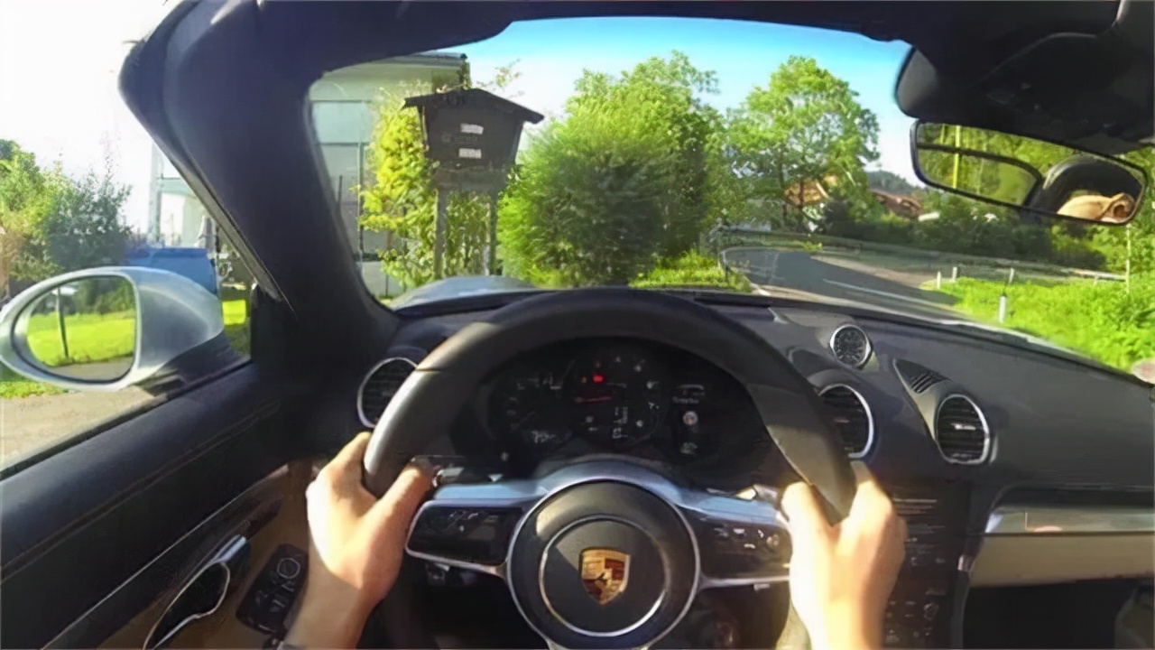 什么原因导致汽车要做四轮定位,四轮定位前有什么征兆