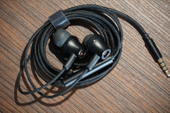 百元耳机和千元耳机对比,百元级耳机和千元级耳机的区别