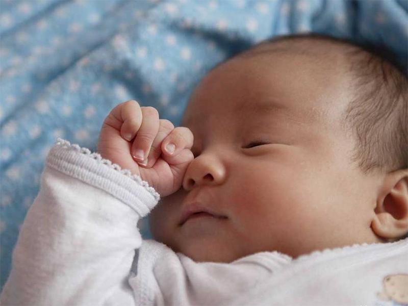 如何让新生儿眼睛变大,新生儿什么时候眼睛会变大