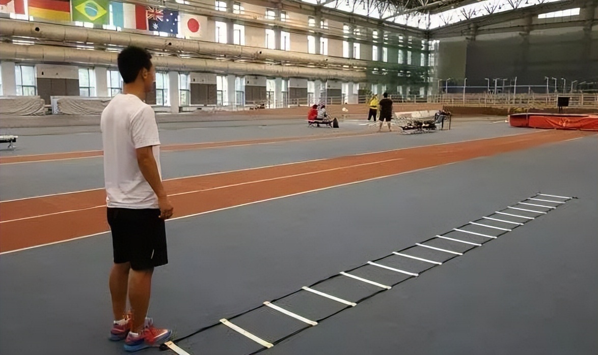 羽毛球专项灵敏步伐训练,羽毛球专项灵敏步法训练