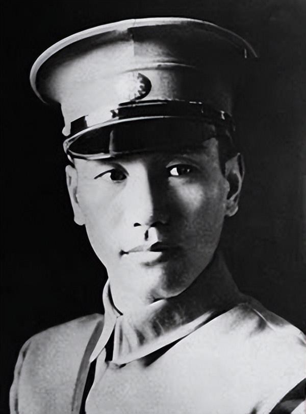 蒋介石到底有多风流？贴身秘书晚年披露真相，宋美龄做法令人叫绝