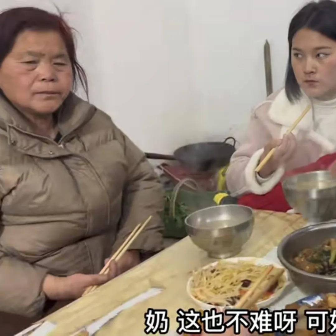 李佳亲妈婆家妈反差太大！一个给1000元让多吃肉，一个伸手要200