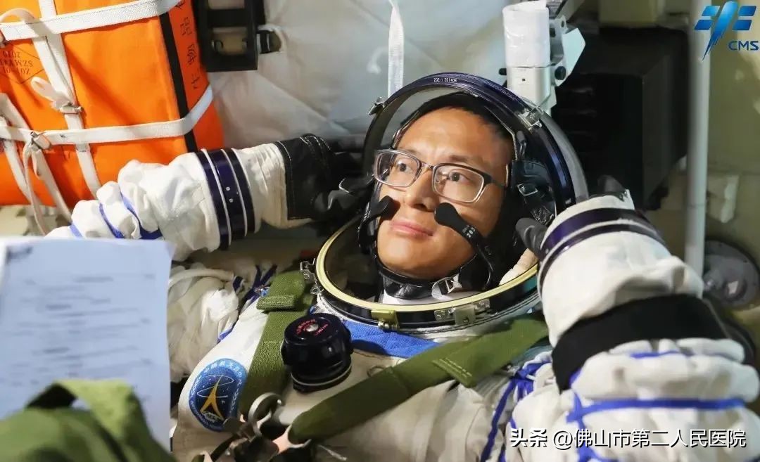 戴眼镜的博导上太空了！近视也可以实现航天梦了吗？