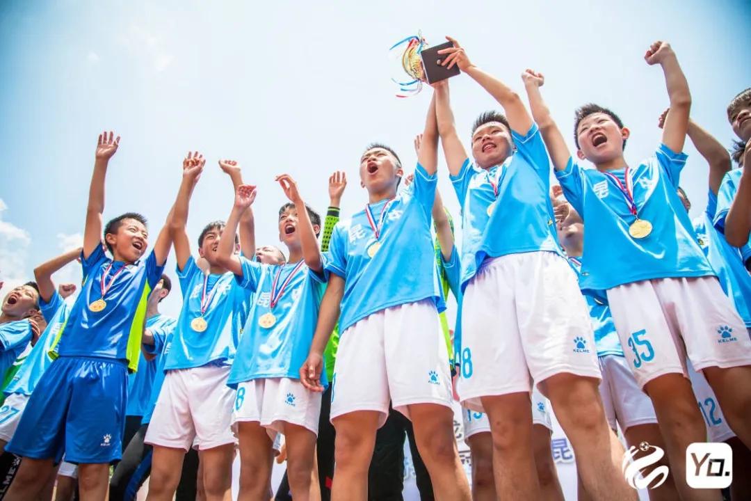 15岁青少年怎样进入足球青训,青少年足球运动员的出路