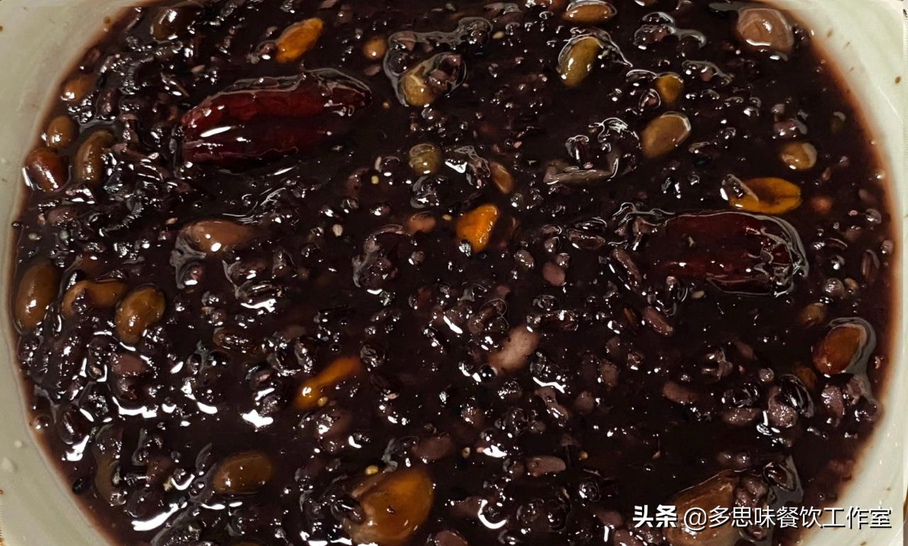 冬季做什么粥最好吃最营养,如何喝粥养生不妨在粥中加这些