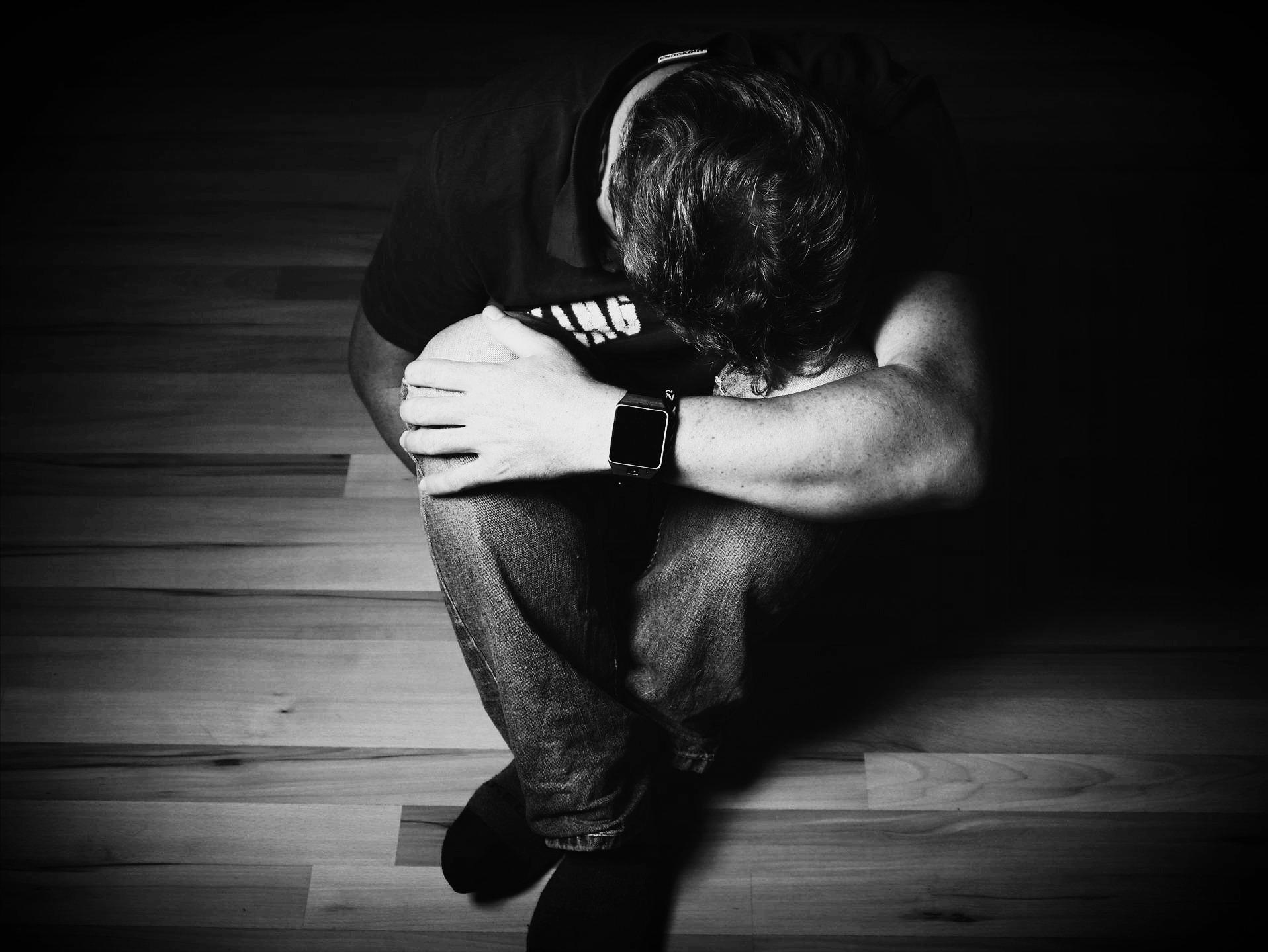 总是控制不住自己的情绪爱发脾气,控制不住情绪的男人是什么心理