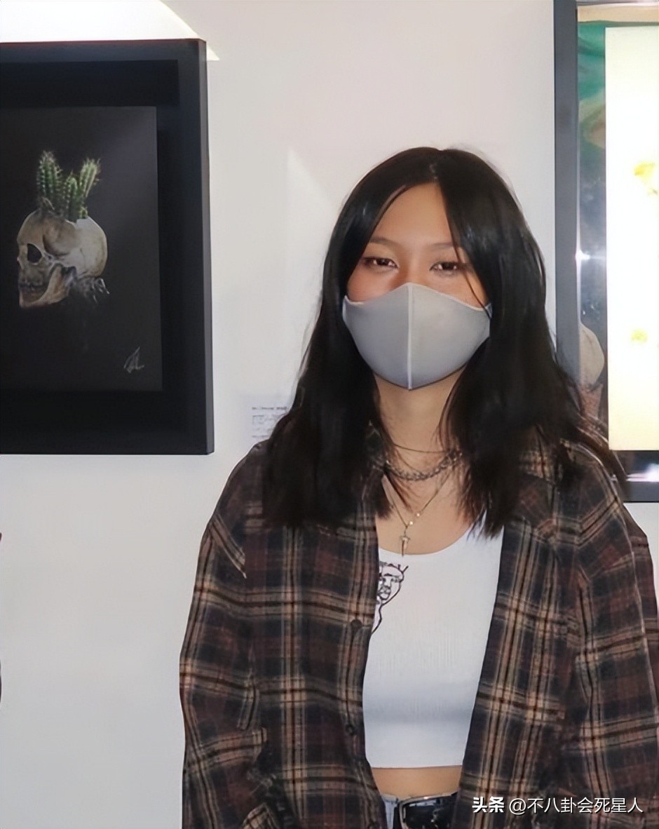 张学友7岁的照片,张学友早期西装照