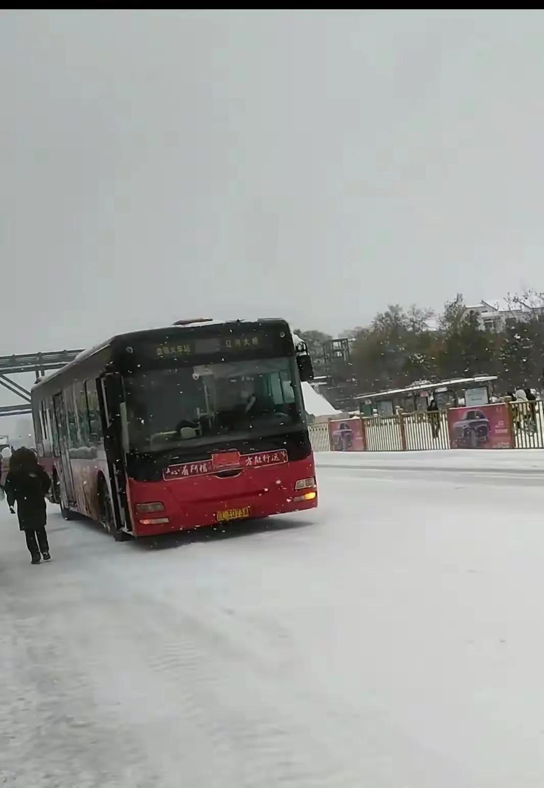 致敬老兵公交车,致敬盘锦