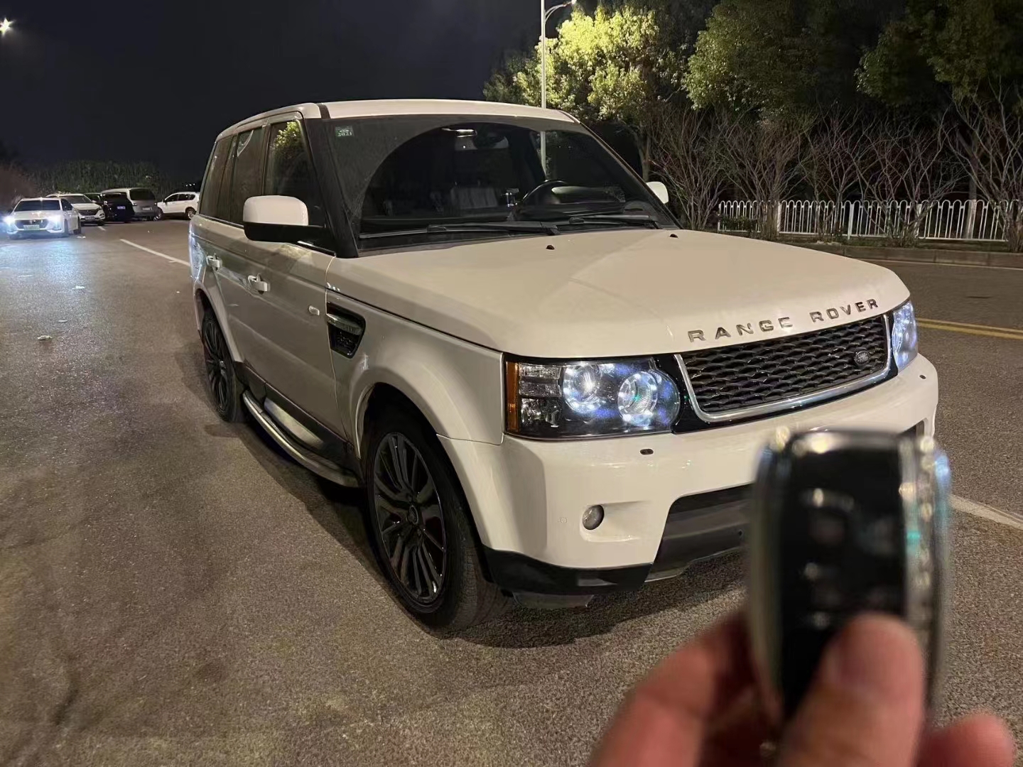 路虎揽胜运动3.0尊崇创世加长版,路虎揽胜尊荣创世3.0