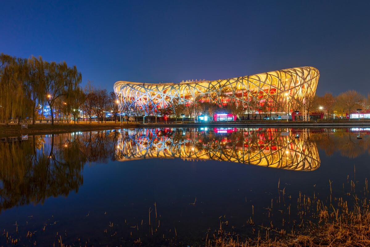 耗资20亿的鸟巢赚钱了吗,耗资两亿鸟巢