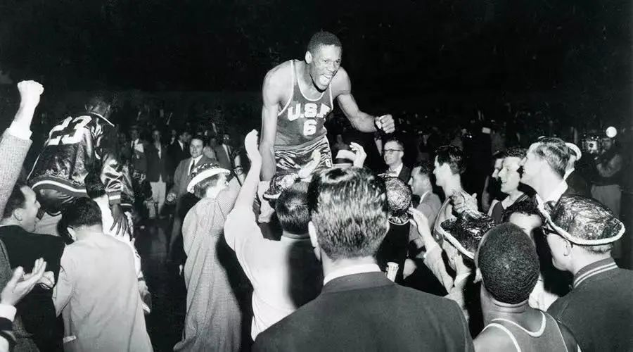 萧华听取建议了!30支球队,都退役6号球衣!NBA历史第一次啊