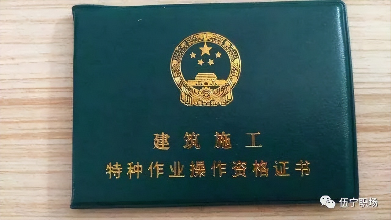 2022年塔吊司机前景如何？塔吊司机上岗需要哪些证件？请看下文