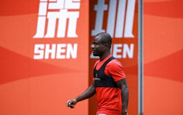 关于足球比赛的新闻报道,足球16:9