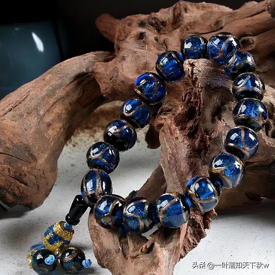 雍和宫香灰琉璃手串属于佛教吗,雍和宫香灰手串是噱头吗