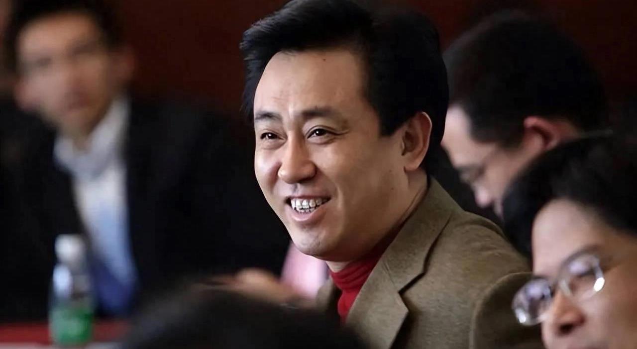 许家印耗巨资2800亿造车,许家印和他的高管生活有多奢侈