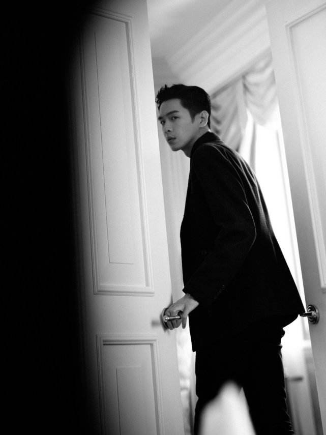 十位穿西装的男明星你最喜欢谁,穿西装很帅的一个男的