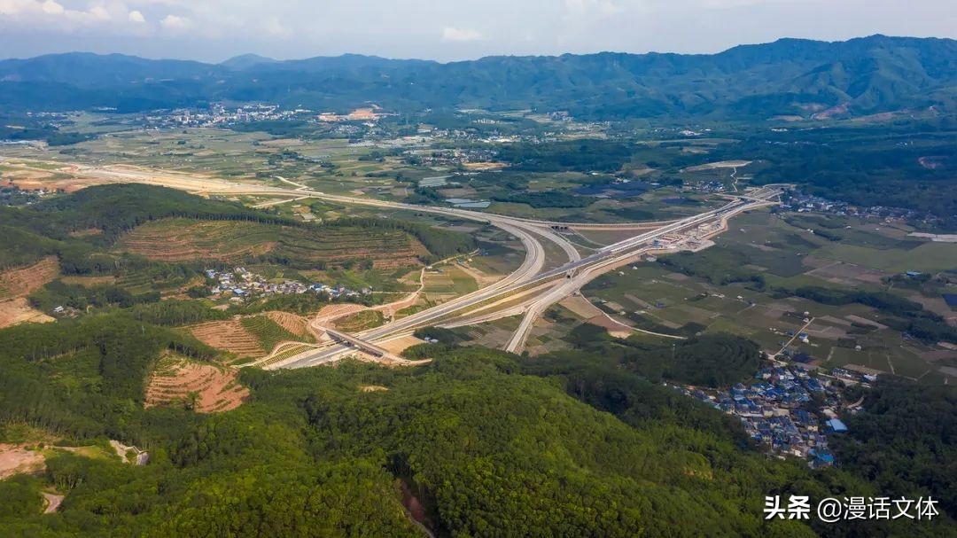 曾经原子弹爆炸过的地方,陈旧炮弹爆炸事件